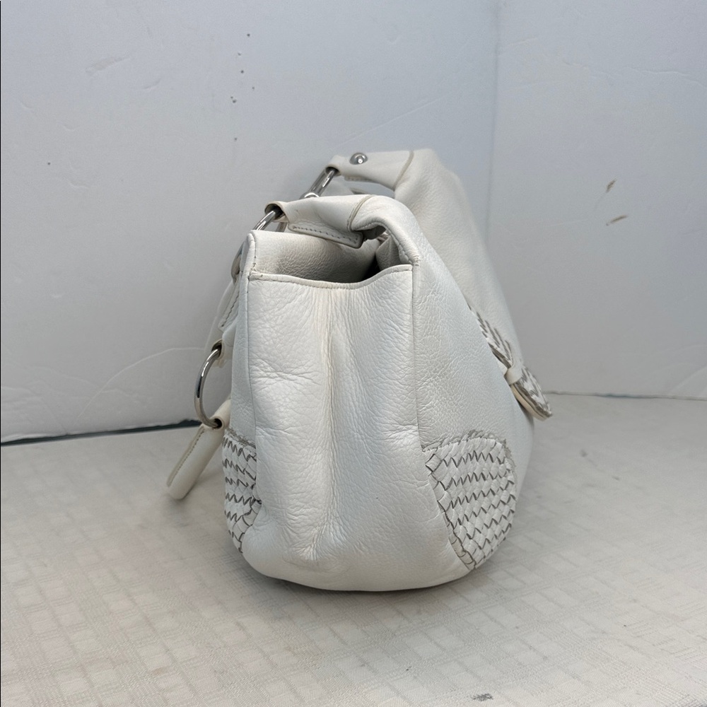 Harold’s Elegant White smooth and woven Leather Handbag - Picture 2 of 11